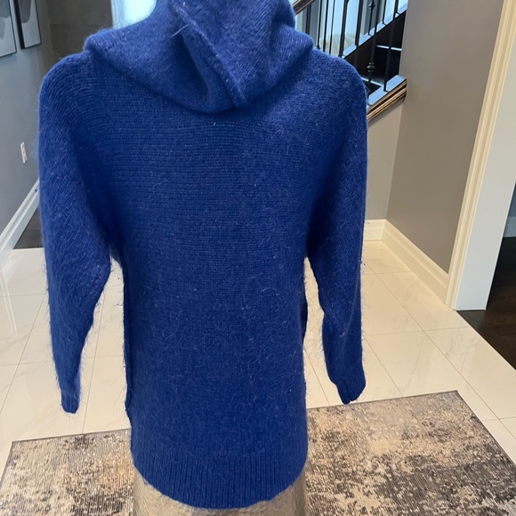Atelier Nicole Miller hooded long sweater royal blue size medium side pockets ❄️ - Picture 6 of 17